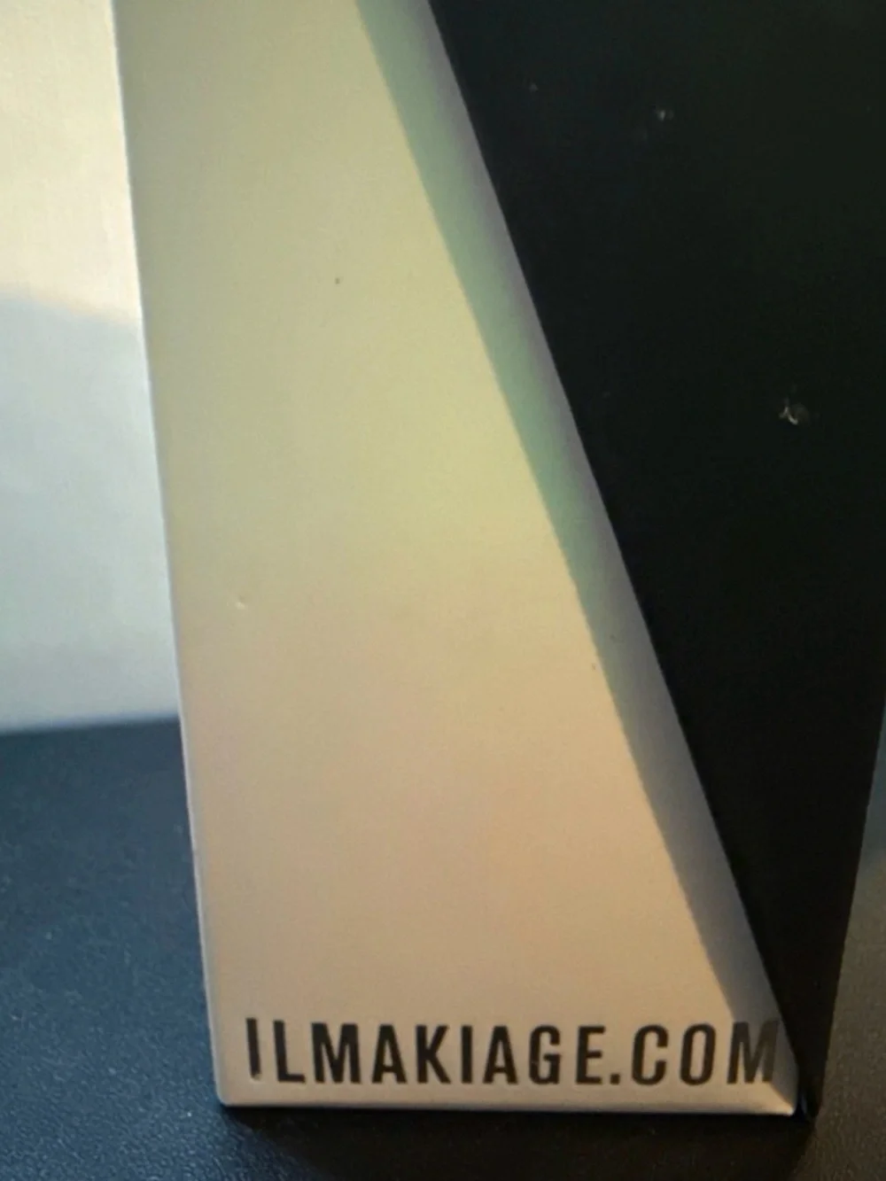 IL MAKIAGE Flawless Base Foundation - Beige Tone #120 woke Up Like This